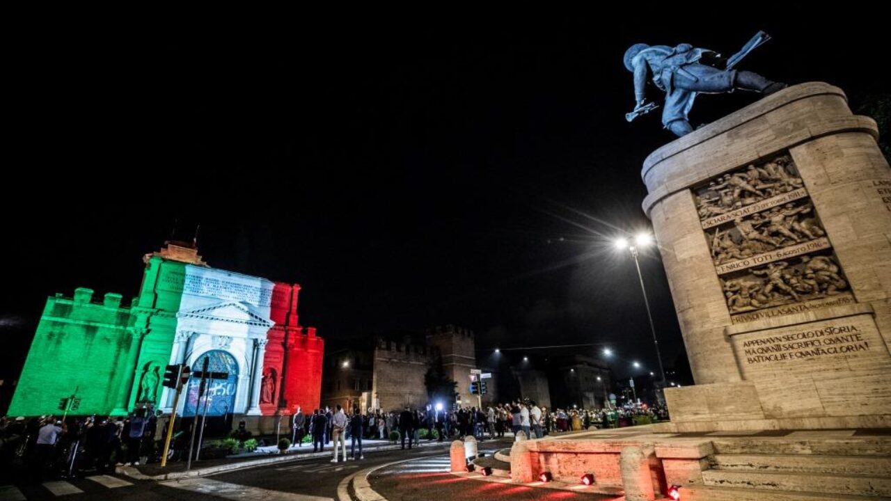 nuova illuminazione di Porta Pia e del monumento al bersagliere
