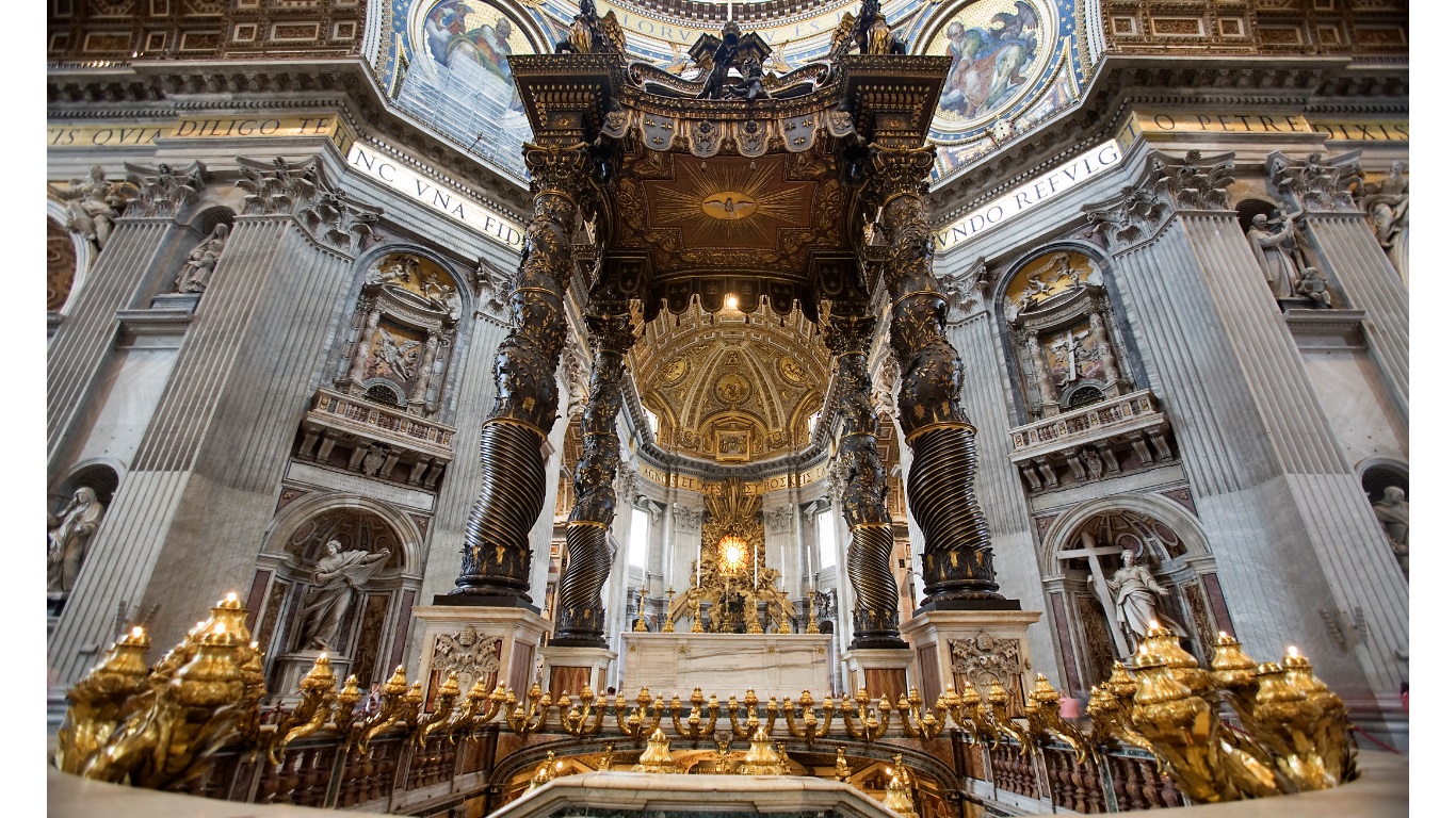 Baldacchino di San Pietro, splendido connubio di scultura e architettura