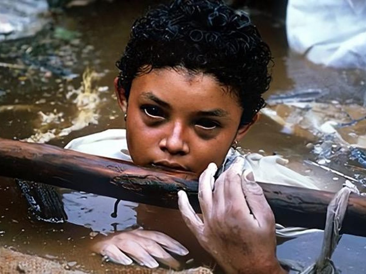 La vera storia di Omayra Sánchez e della fotografia di Frank Fournier