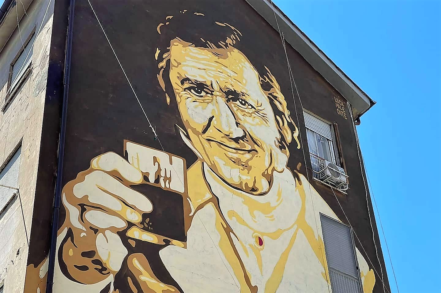 Garbatella, la street art di Lucamaleonte omaggia Alberto Sordi