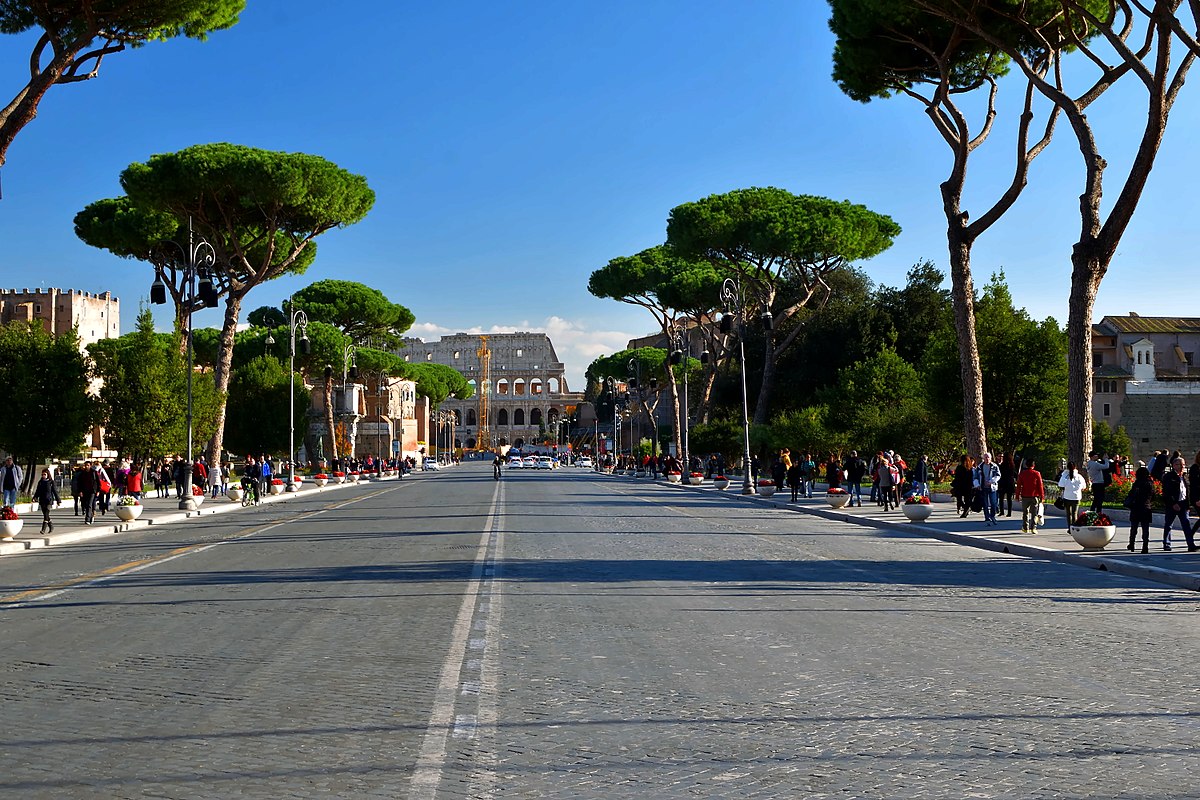 Via dei Fori Imperiali, Colosseo, Roma