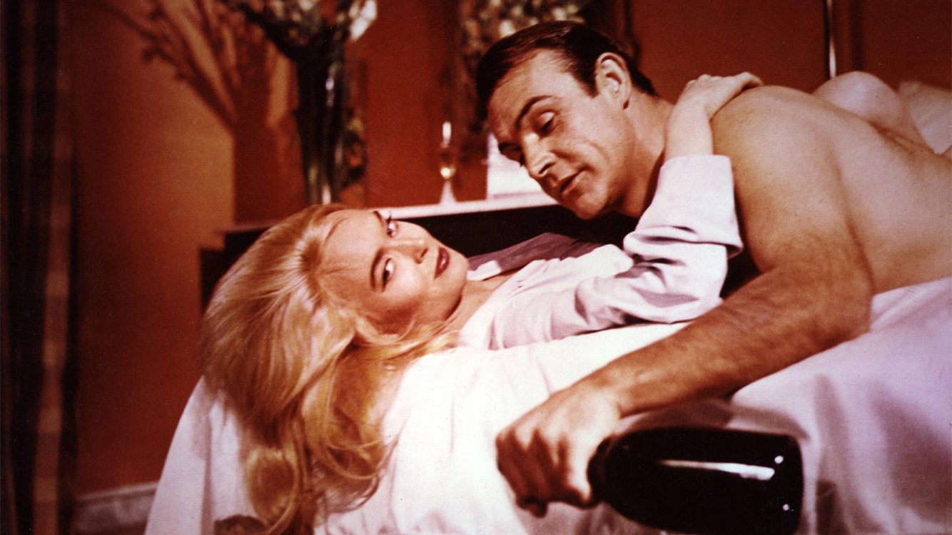 Il film del 1964: "Missione Goldfinger", il film che fece esplodere la James Bond mania
