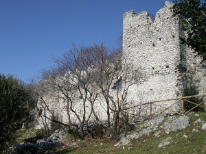 Castiglione, il borgo castello abbandonato da 600 anni