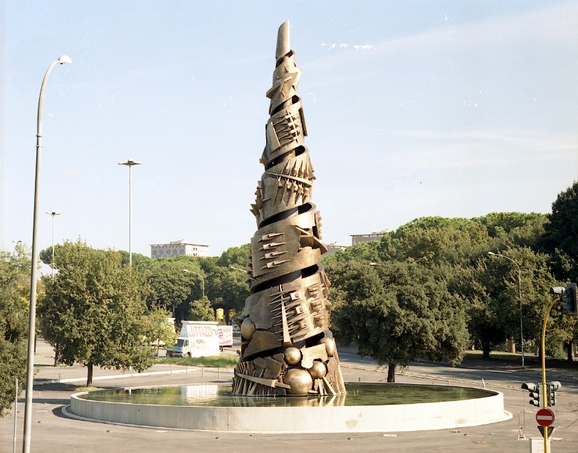 Eur, il monumento al Novecento di Arnaldo Pomodoro