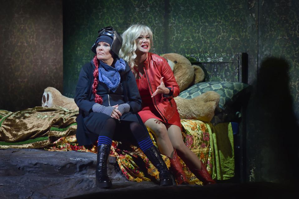 Manola, Nancy Brilli e Chiara Noschese in scena al Teatro Parioli di Roma
