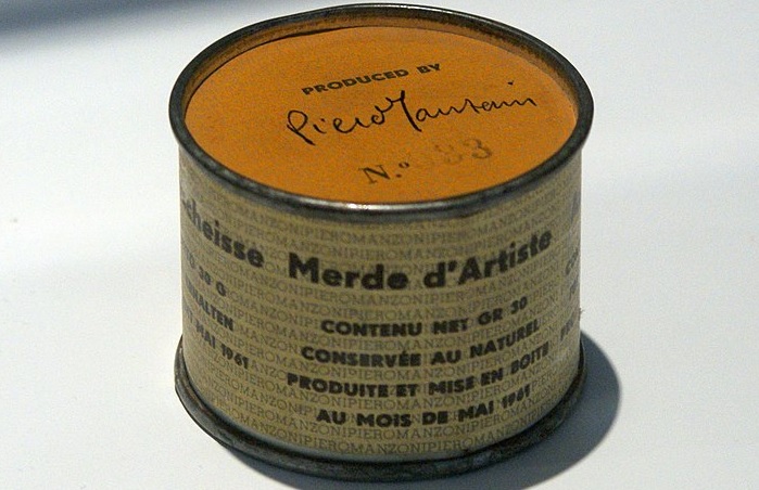 L’opera del 1961 – Merda d’artista, cosa si nasconde nelle lattine di Piero Manzoni?