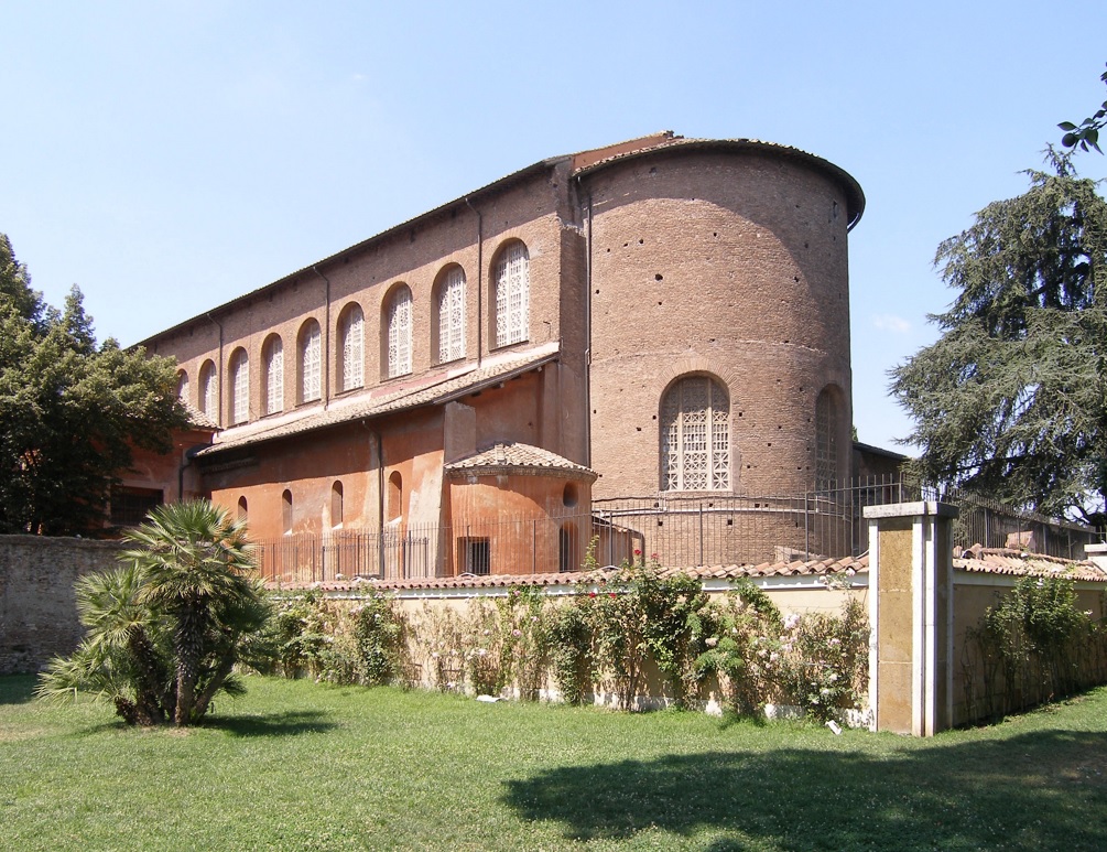 Basilica di Santa Sabina, le leggende dell’arancio miracoloso e la pietra del diavolo