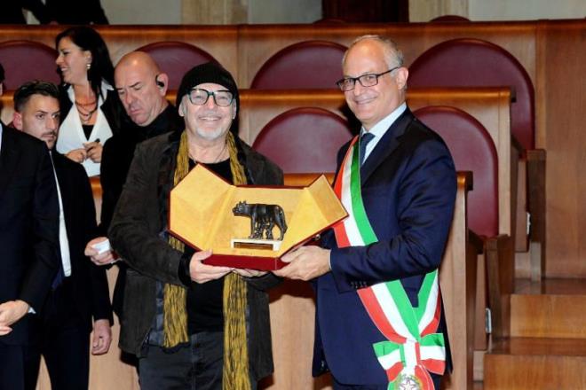 Vasco Rossi in Campidoglio insignito della Lupa d'Oro