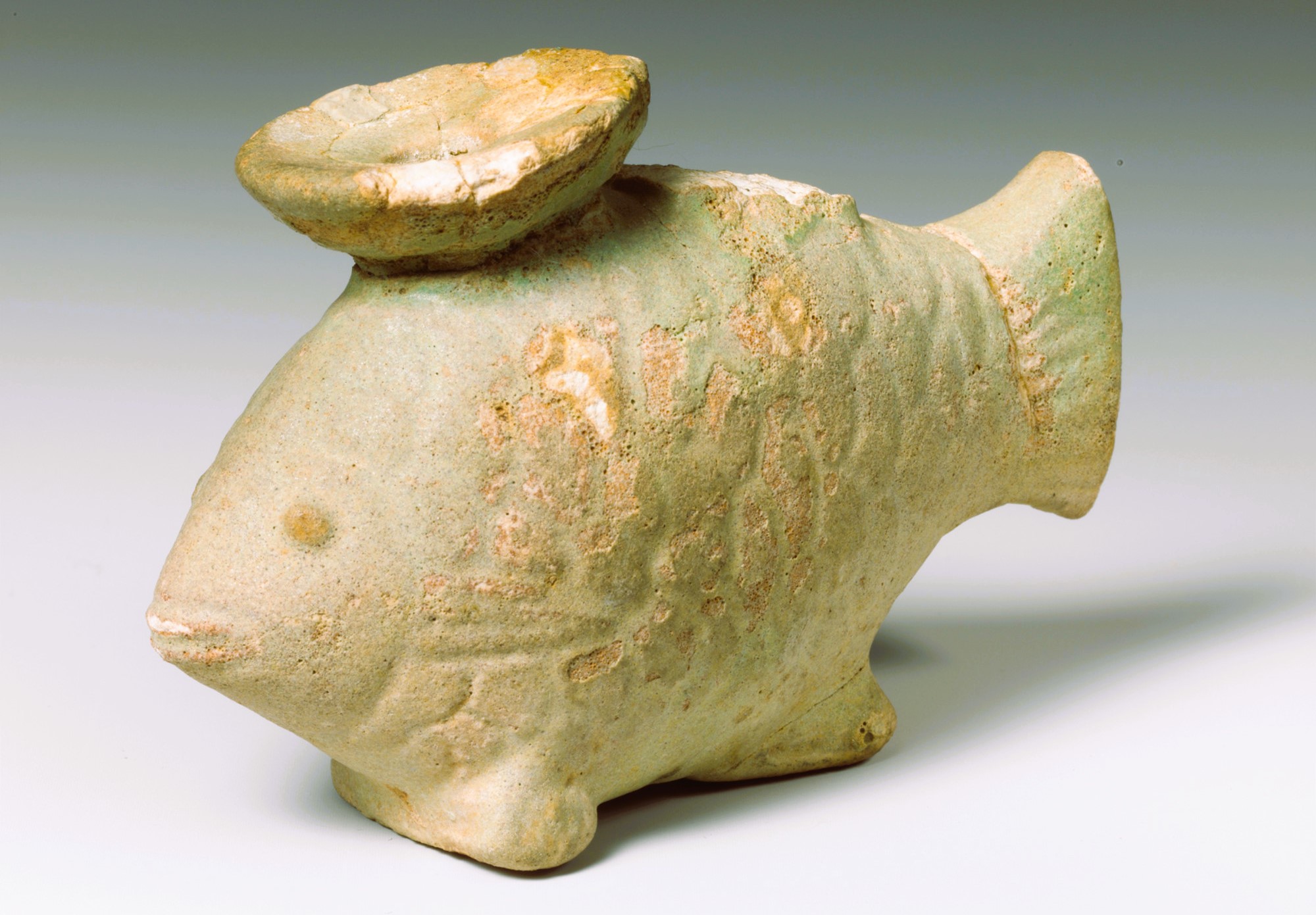 1° Aprile, i pesci più antichi dell’arte erano tavolette per cosmetici