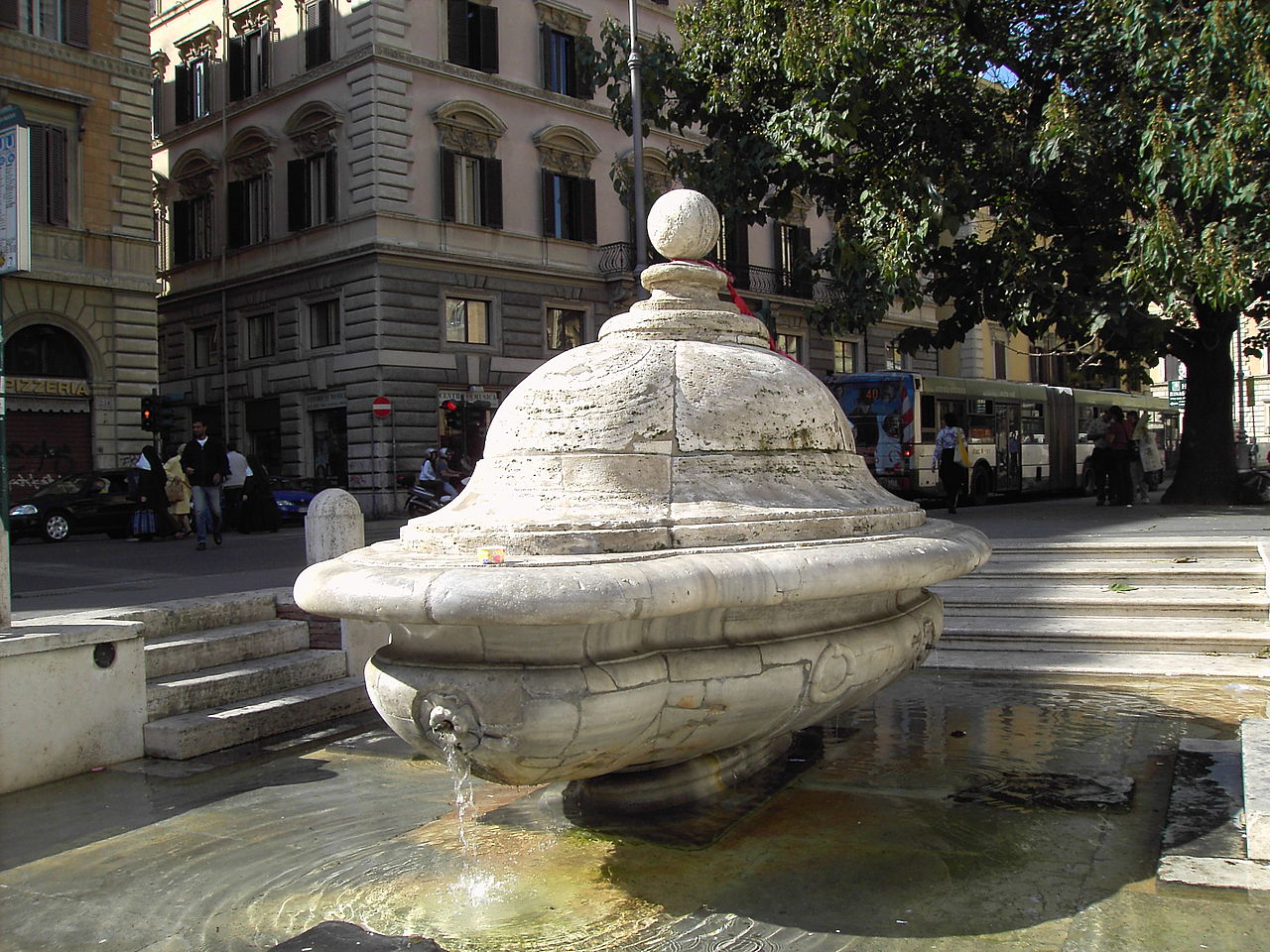 Perché la Fontana della Terrina di piazza della Chiesa Nuova ha un coperchio?