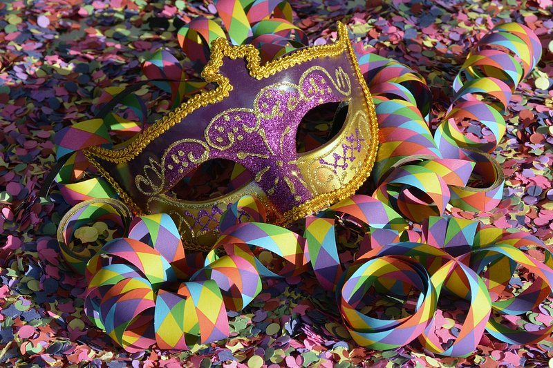 Le origini del Carnevale possono essere fatte risalire alle antiche celebrazioni romane, in particolare alle Saturnali, dedicate al dio Saturno...