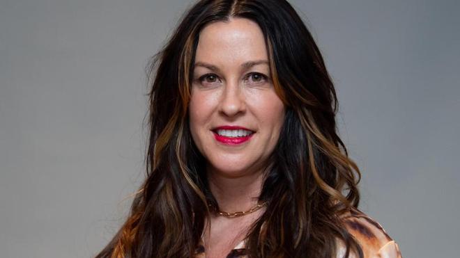 Alanis Morissette compie 50 anni: le cinque canzoni più celebri della sua carriera