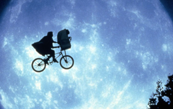 Il segreto dietro il volo di E.T., la scena diventata iconica