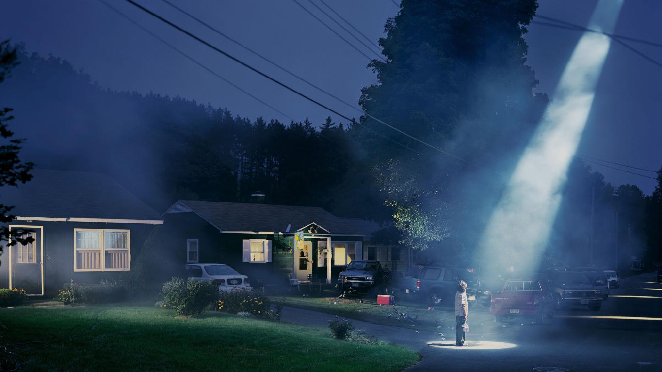 Cinque grandi scatti di Gregory Crewdson che sembrano dei film