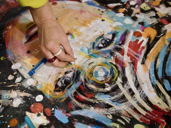 Vestige, Alice Pasquini trasforma l’archivio Primoli: arte, memoria e poesia visiva