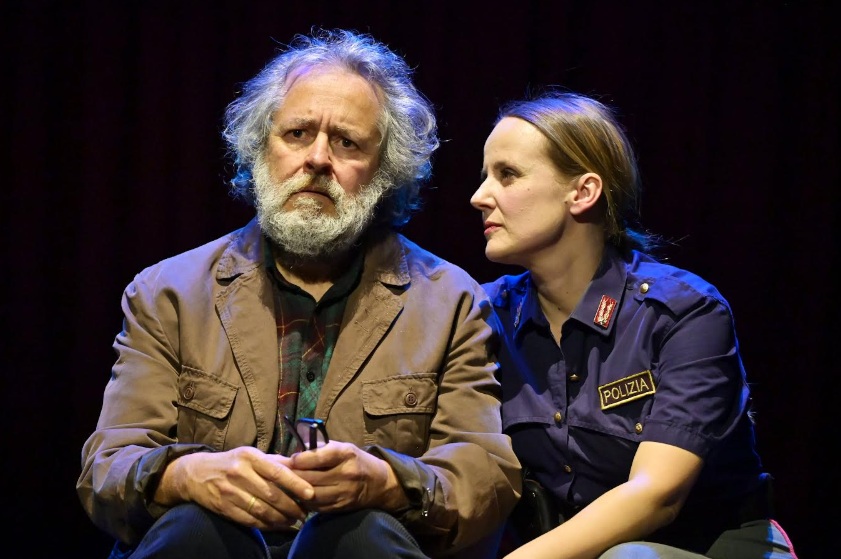 “L’uomo dei sogni”: tra ironia e incubo, un viaggio nella mente di un artista