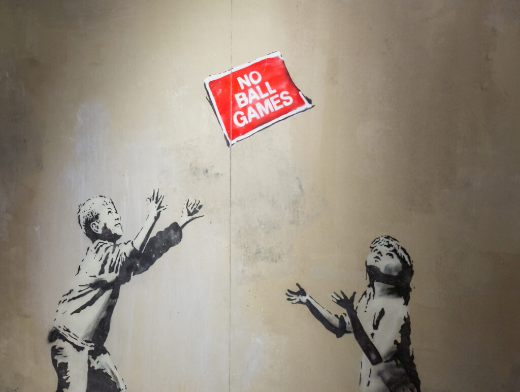 The World of Banksy torna a Milano: un viaggio immersivo nel cuore della street art