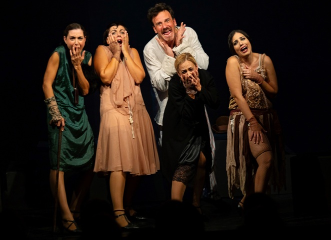 "Streghe da marciapiede": noir al femminile sul palco del Teatro Vittoria