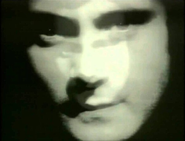 In the Air Tonight: tra mistero e tensione emotiva"