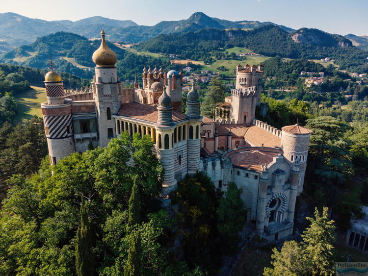 Rocchetta Mattei in Emilia Romagna