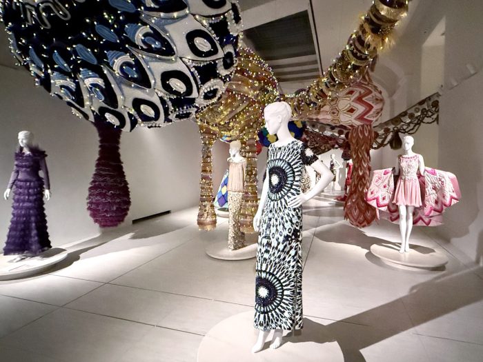 La mostra “Venus” a Roma rilegge Valentino attraverso l’arte di Joana Vasconcelos