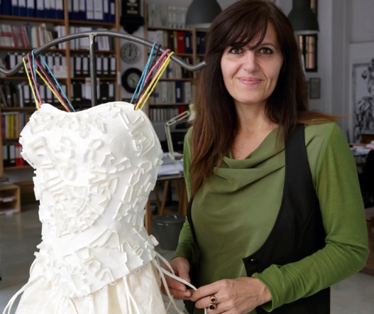 Milano, gli abiti-scultura di Caterina Crepax in mostra