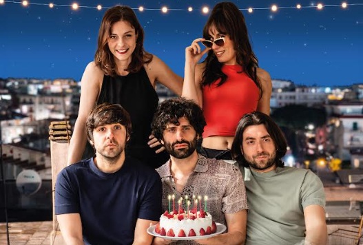 "Figli maschi" con I Centouno: la commedia che ride e fa riflettere al teatro Golden di Roma