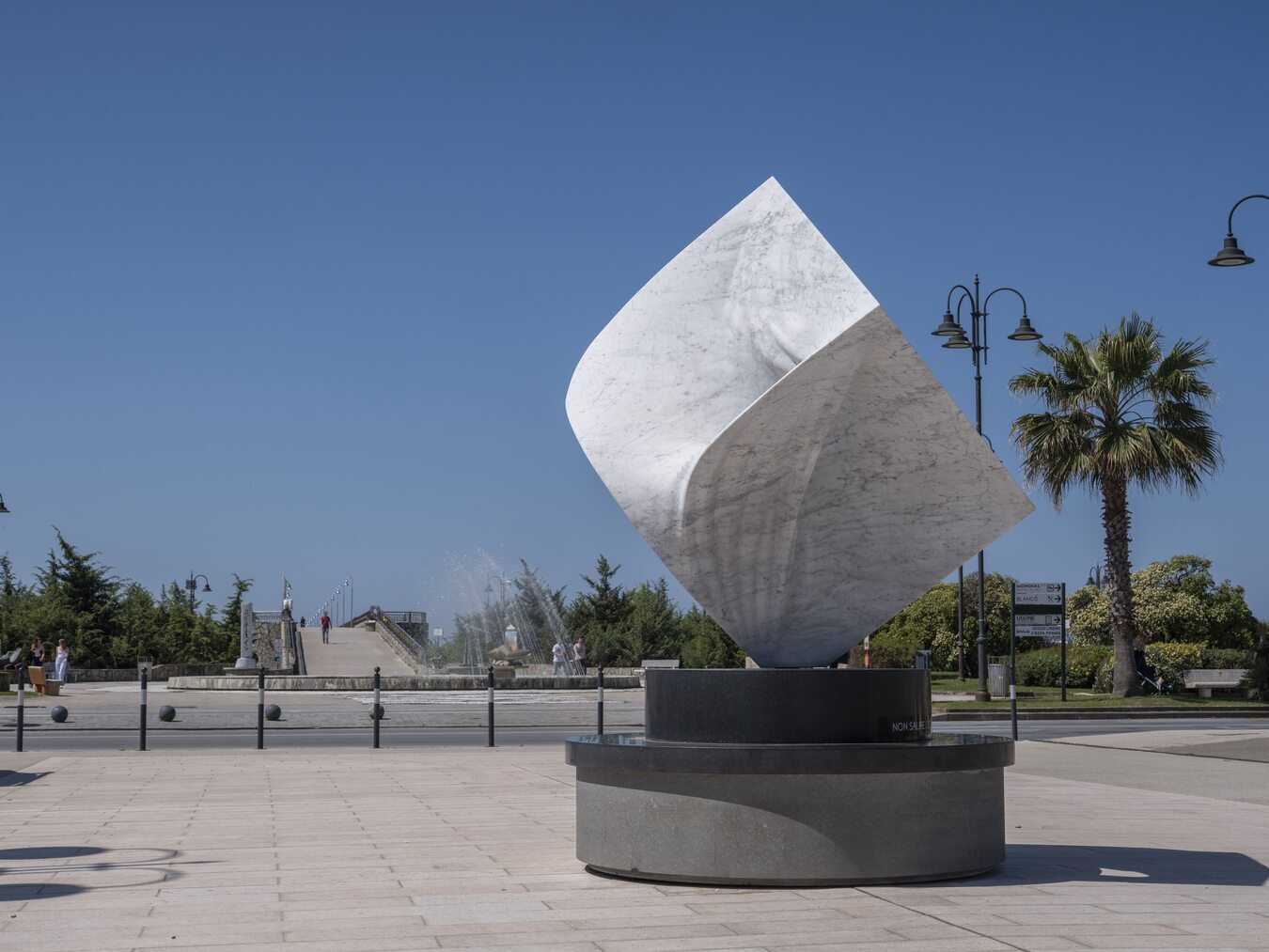 Gustavo Vélez a Pietrasanta: “Le dimensioni dell’equilibrio” celebra 30 anni di scultura